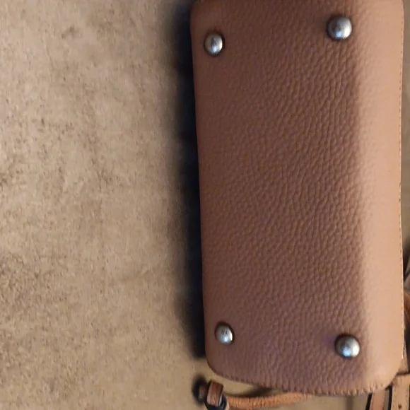 Stylish Tan and Brown Crossbody Bag - Picture 4 of 7